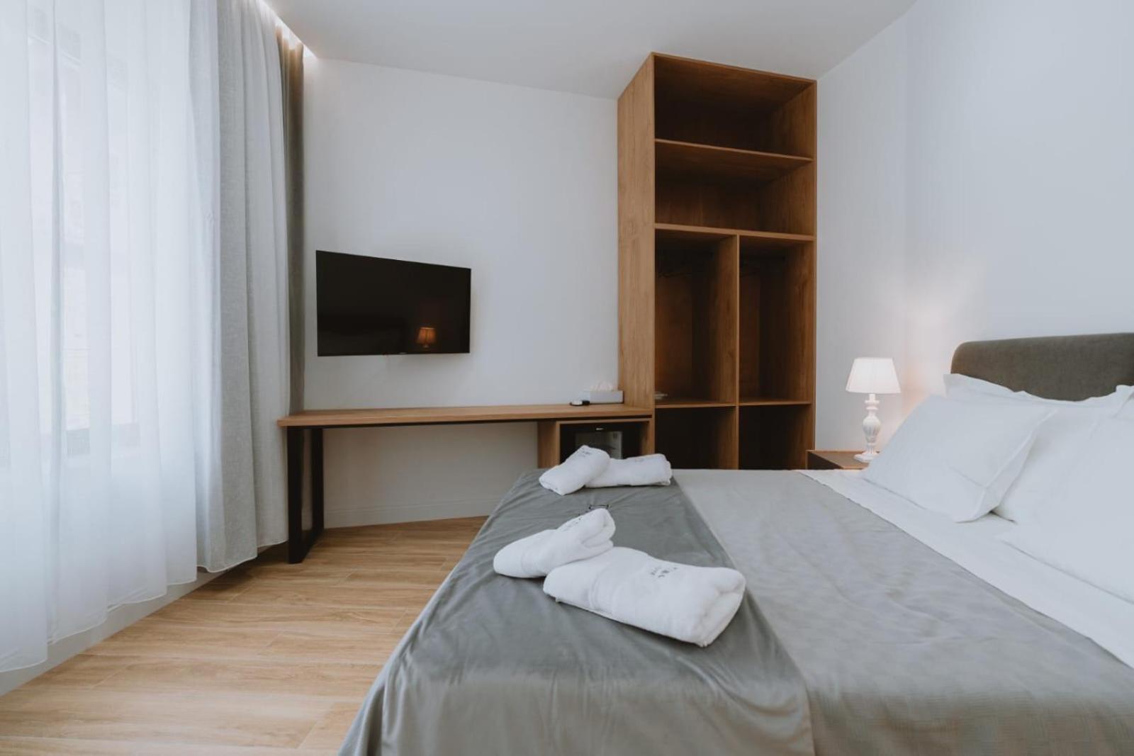 Dyrmo Hotel Berat Exterior photo