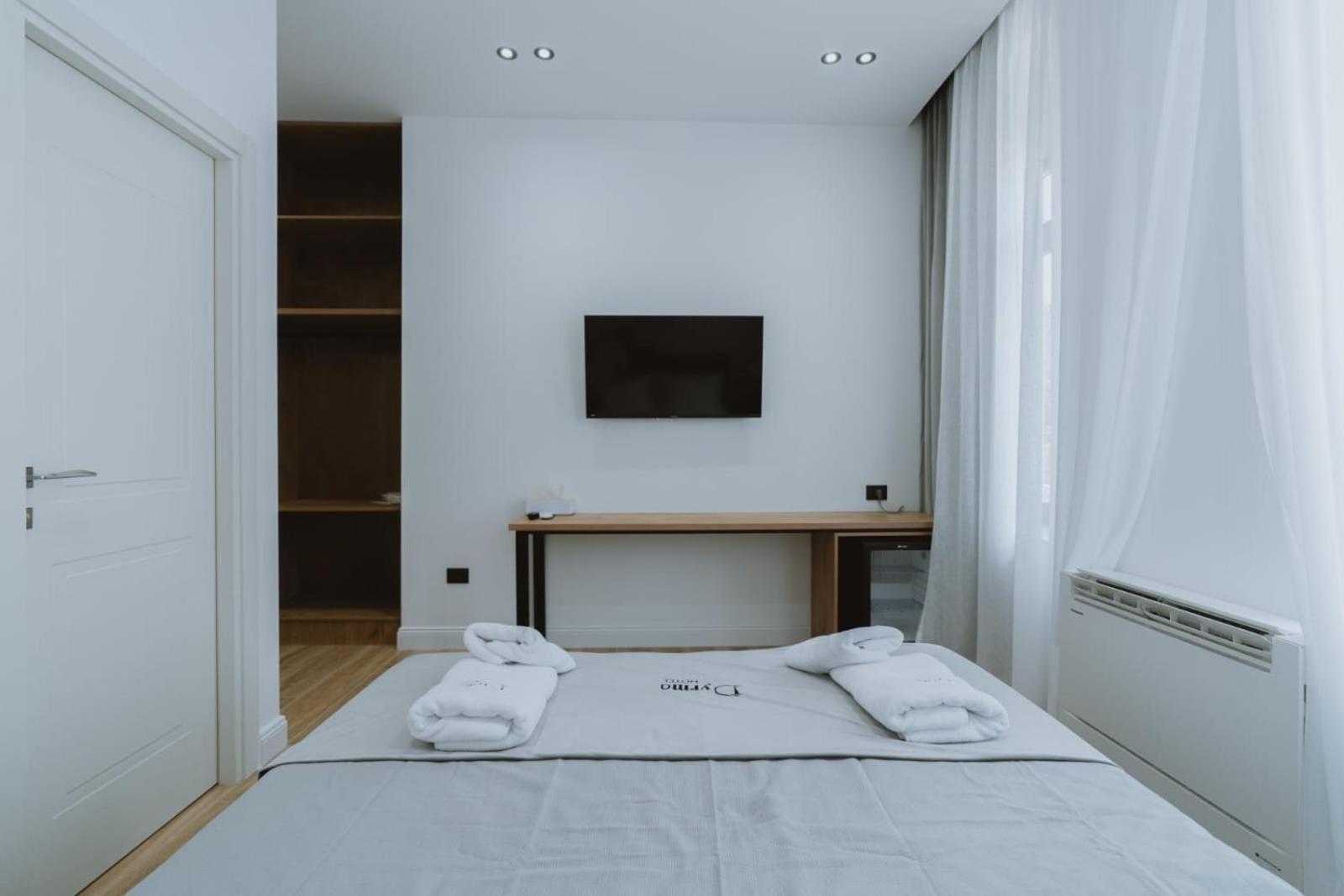 Dyrmo Hotel Berat Exterior photo