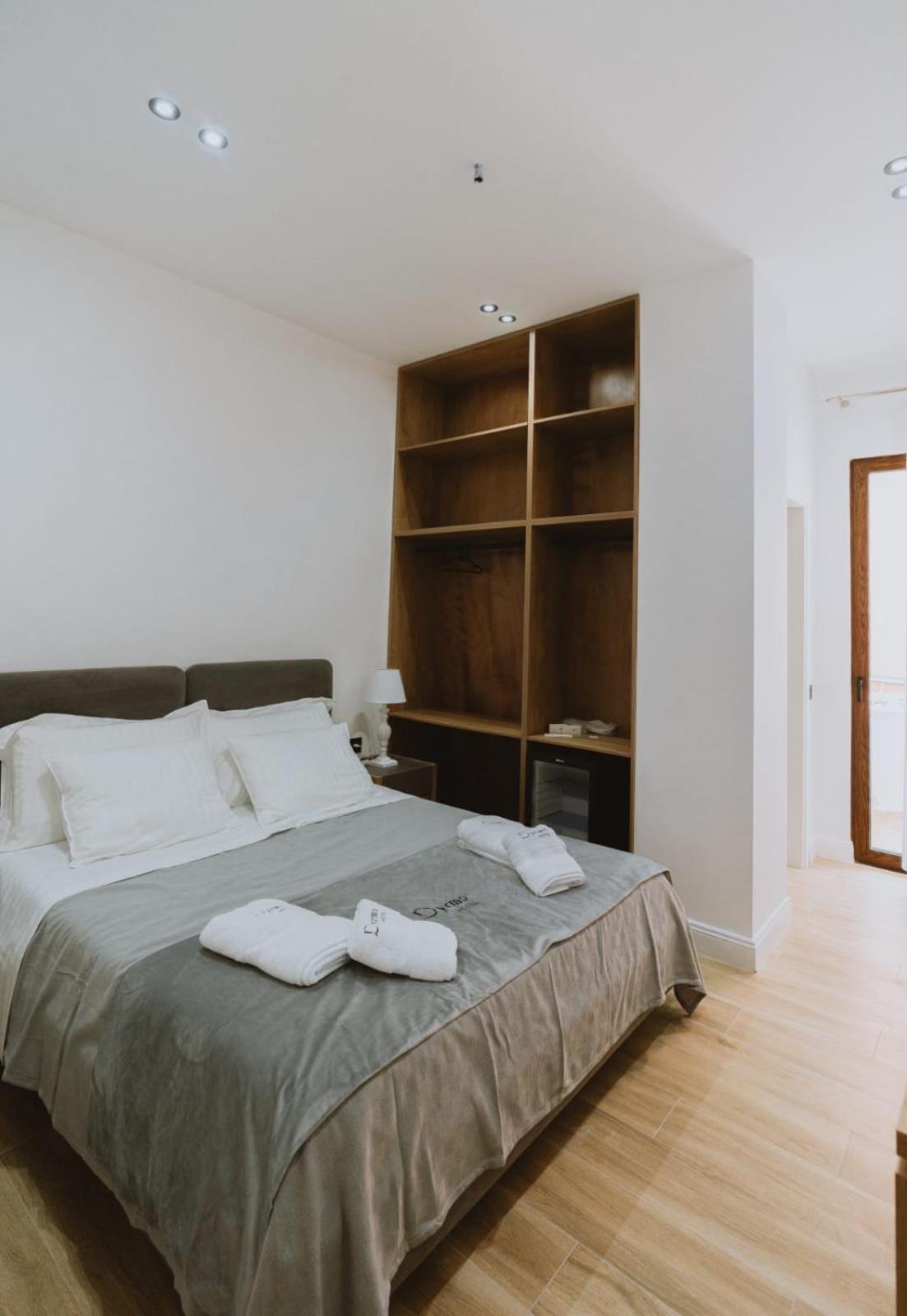 Dyrmo Hotel Berat Exterior photo